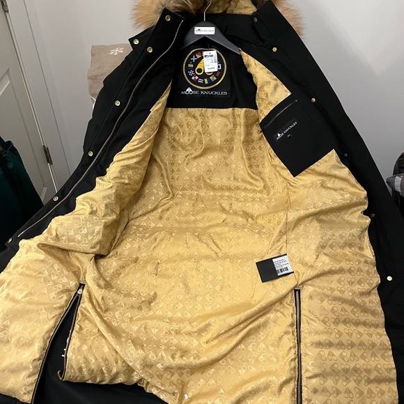 Moose knuckles long coat. Size xs . New. Black.  Gold fur . - Picture 3 of 15